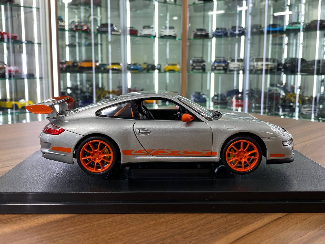 1/18 Welly Metal Diecast - Porsche 911(997) GT3 RS in Silver / Orange rim
