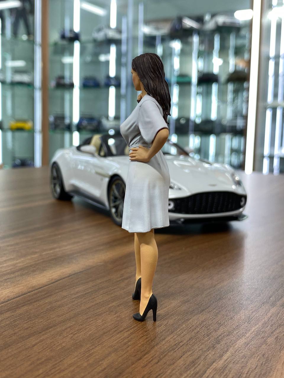 1/18 Scale Figure Set - James Bond 007 Lady Figures