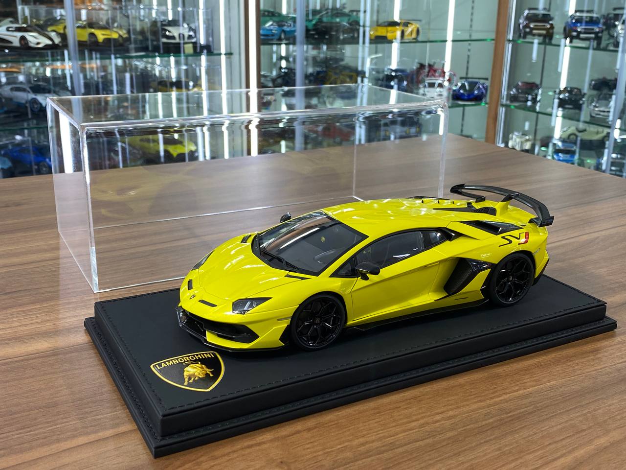 1:18 Acrylic Display Case – Black Leather Base with Lamborghini Logo Print