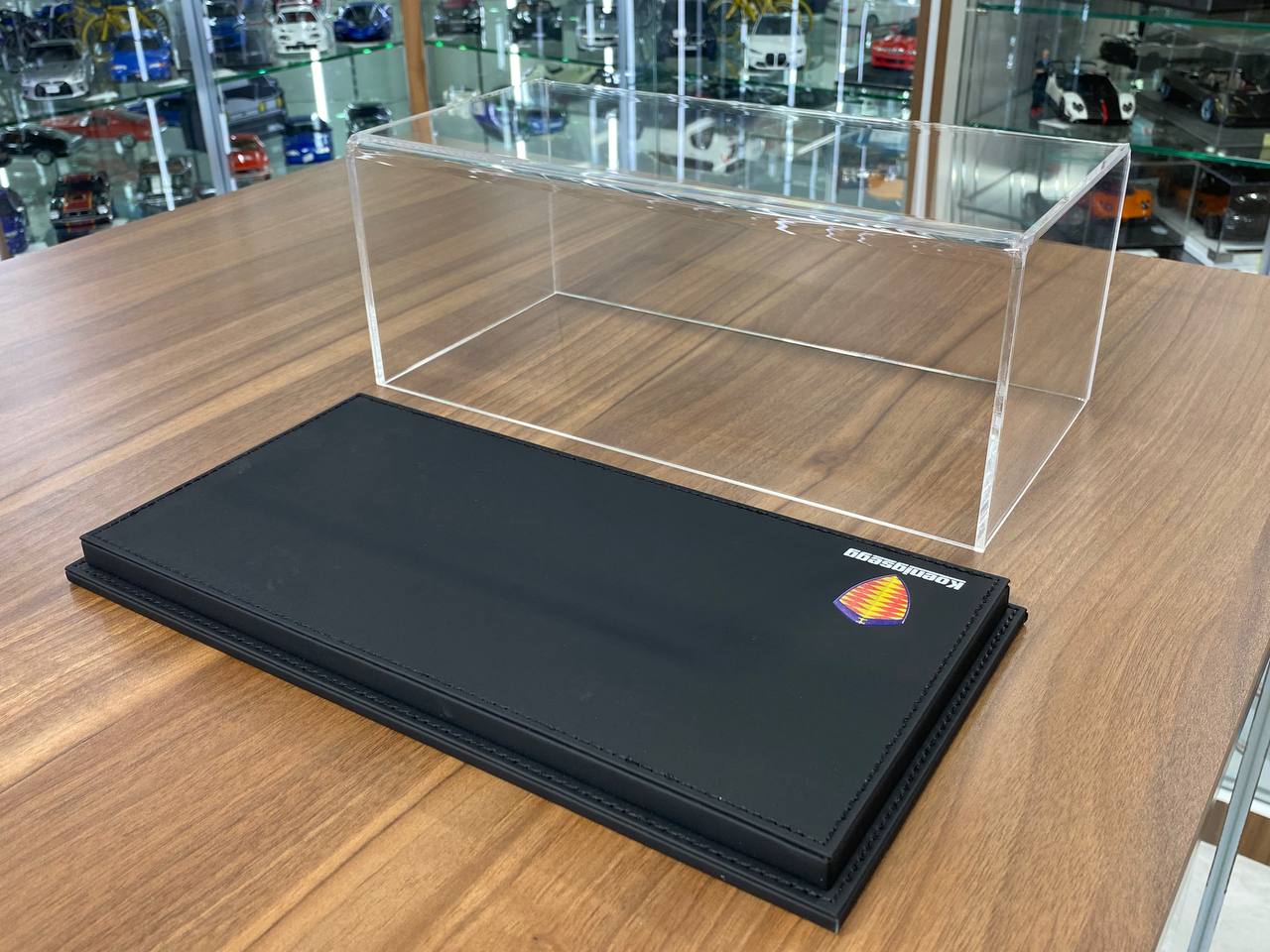 1:18 Acrylic Display Case – Black Leather Base with Koenigsegg Logo Print