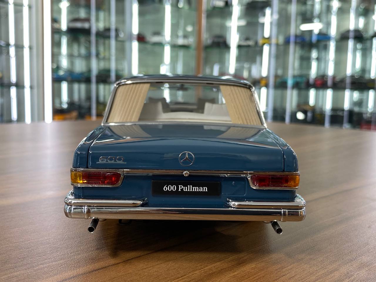 1:18 Diecast Full Opening – NZG Modelle GmbH Dealer Edition Mercedes-Benz 600 Pullman (W100)