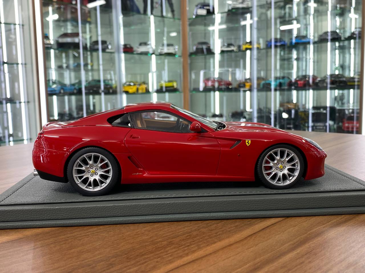 1/18 Resin BBR Models Ferrari 599 GTB Cambio Manuale Rosso Corsa  Limited Edition: 126 pcs