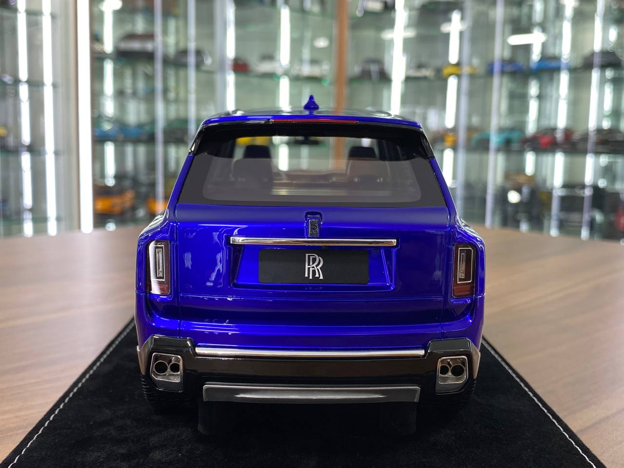 1/18 Resin H&H Rolls Royce Cullinan Series II Salamanca Blue Ltd.Edn.30 pcs