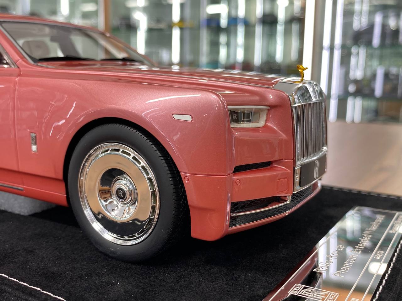 1/18 Resin H&H Rolls Royce Phantom Extended Wheelbase II Rose Gold Ltd.Edn.30 pcs