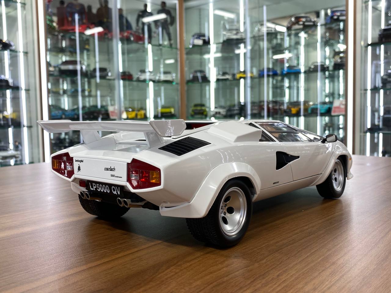 1/12 Diecast Full opening KK Scale Lamborghini Countach LP5000 QV in White