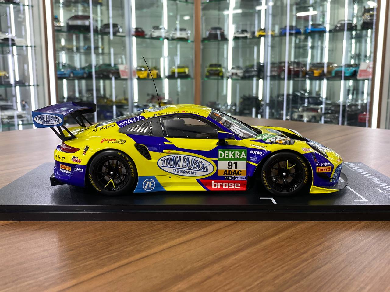 1/18  Diecast  ixo Models PORSCHE 911 GT3 R #91 C. Engelhart, A. Güven Racing yellow/ blue