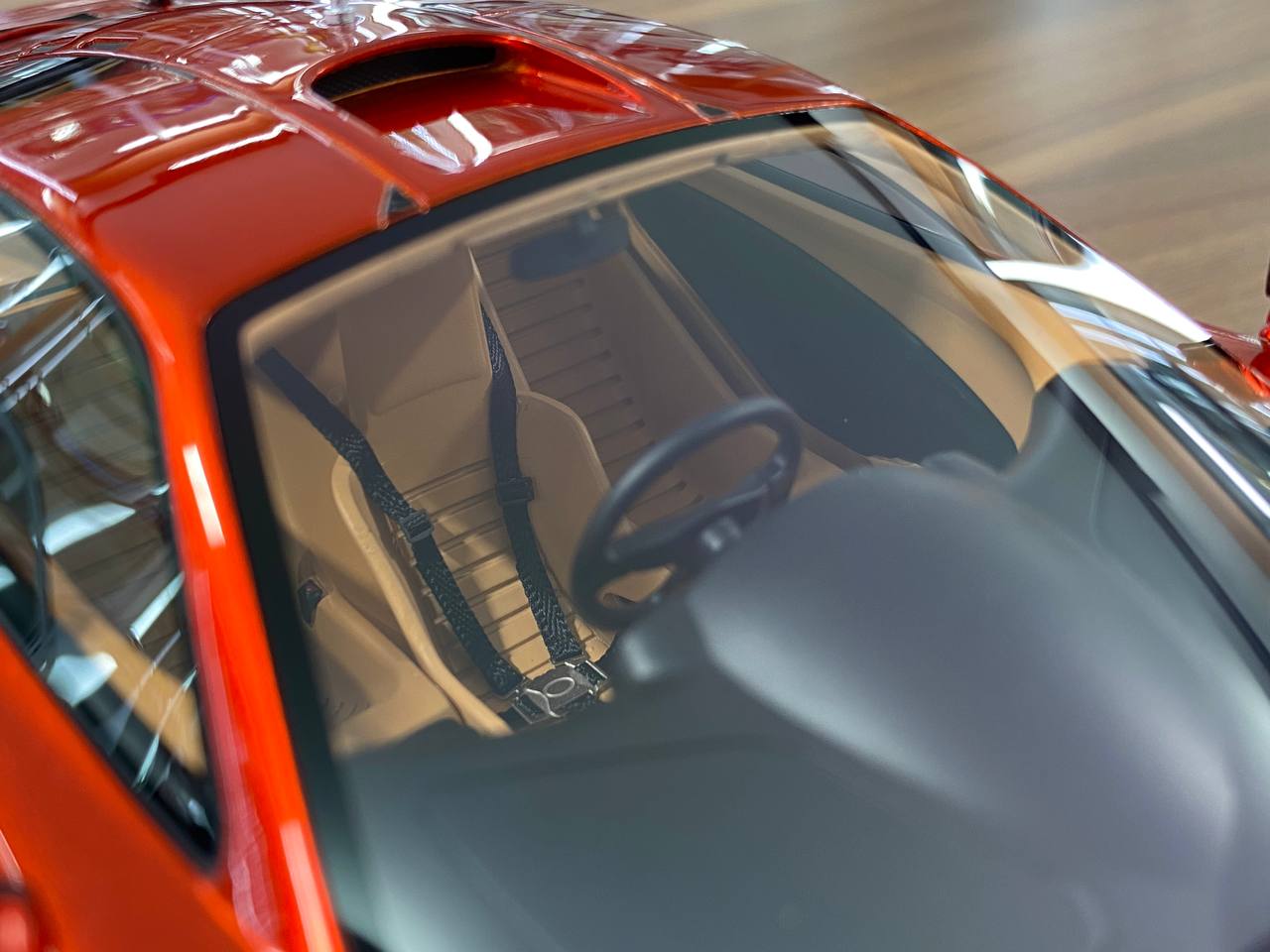 1/18 Resin Model – Versus McLaren F1 LM-Specification Orange (Limited to 85 pcs)