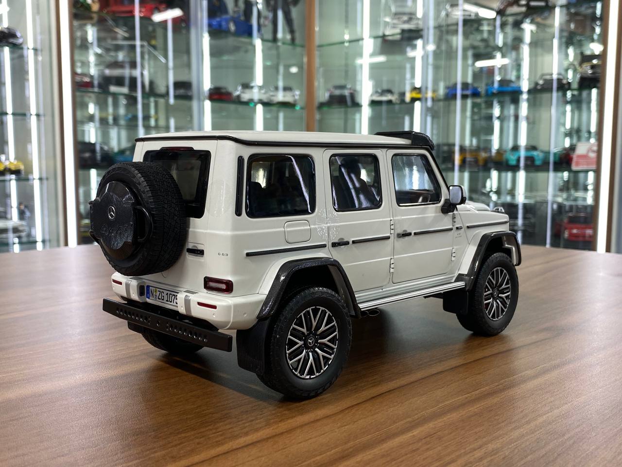 1/12 Diecast NZG Modelle GmbH Mercedes Benz AMG G 63 4x4 Pearl white |Full opening
