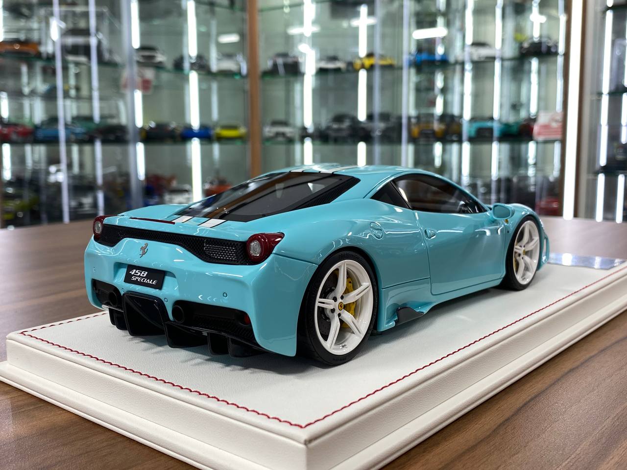 1/18 Resin Davis & Giovanni Ferrari 458 Speciale Tiffany Blue / White, Black Stripe Limited Edition: 20 pcs