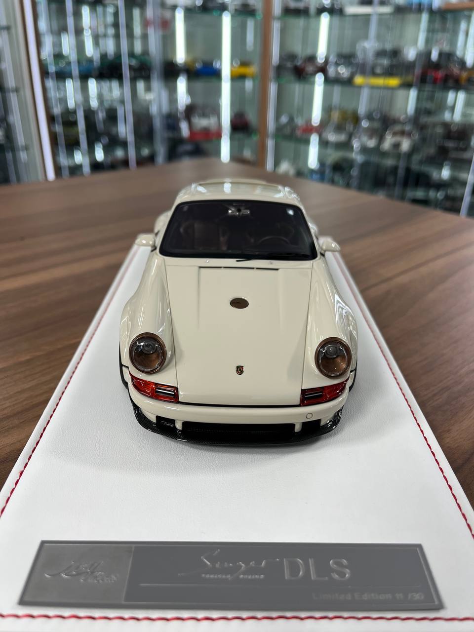 Ivy Models 1:18 Porsche Singer DLS – Off White | Resin | Limited to 30 pcs