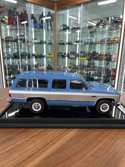 1:18 GMC Suburban 2500 (1986) – Sky Blue – Resin by Old School Models – Limited 100 pcs