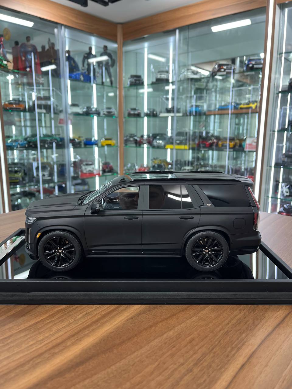 1/18 MotorHelix Cadillac Escalade Matte Black – Resin Model (Limited to 99 pcs)