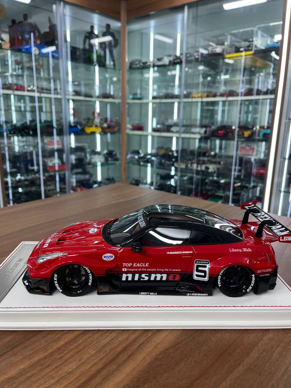★ 1/18 Davis & Giovanni Nissan R35 Nismo GT-RR LBWK #5 – Metallic Red | Limited to 25 Pieces