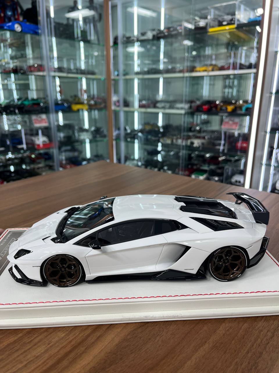 1/18 Lamborghini Aventador S White | Davis & Giovanni | Limited to 30 Pieces