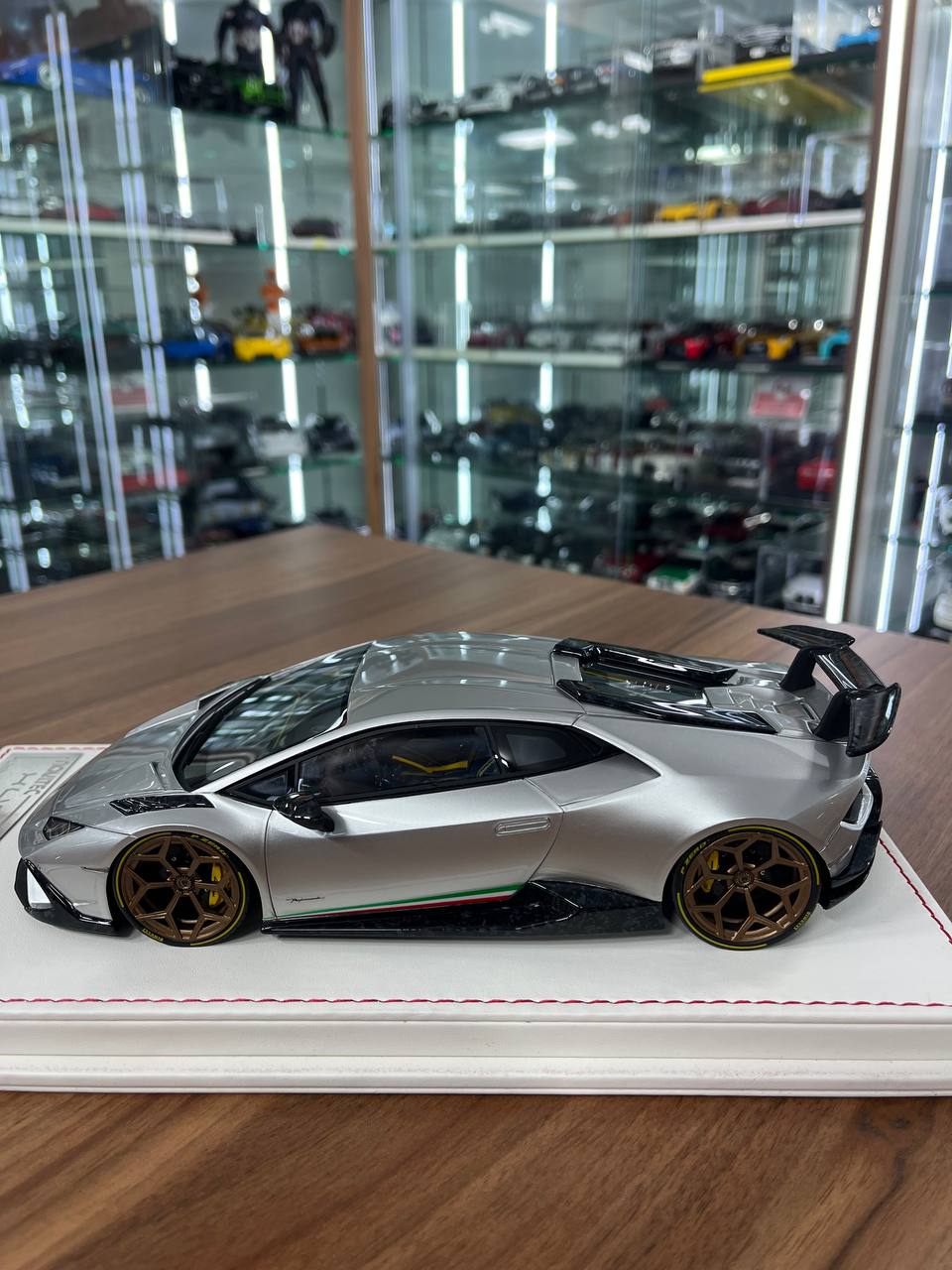 1/18 Resin Davis & Giovanni Lamborghini Huracan Performante Silver | Limited 10 Pieces