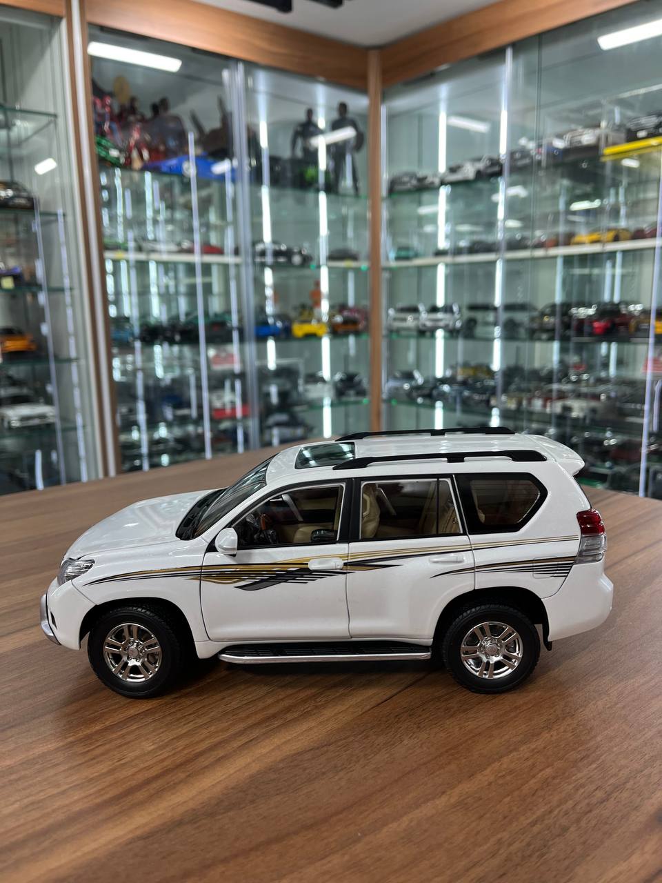 1/18 Diecast full opening  Faw Toys Land Cruiser PRADO 2009 White