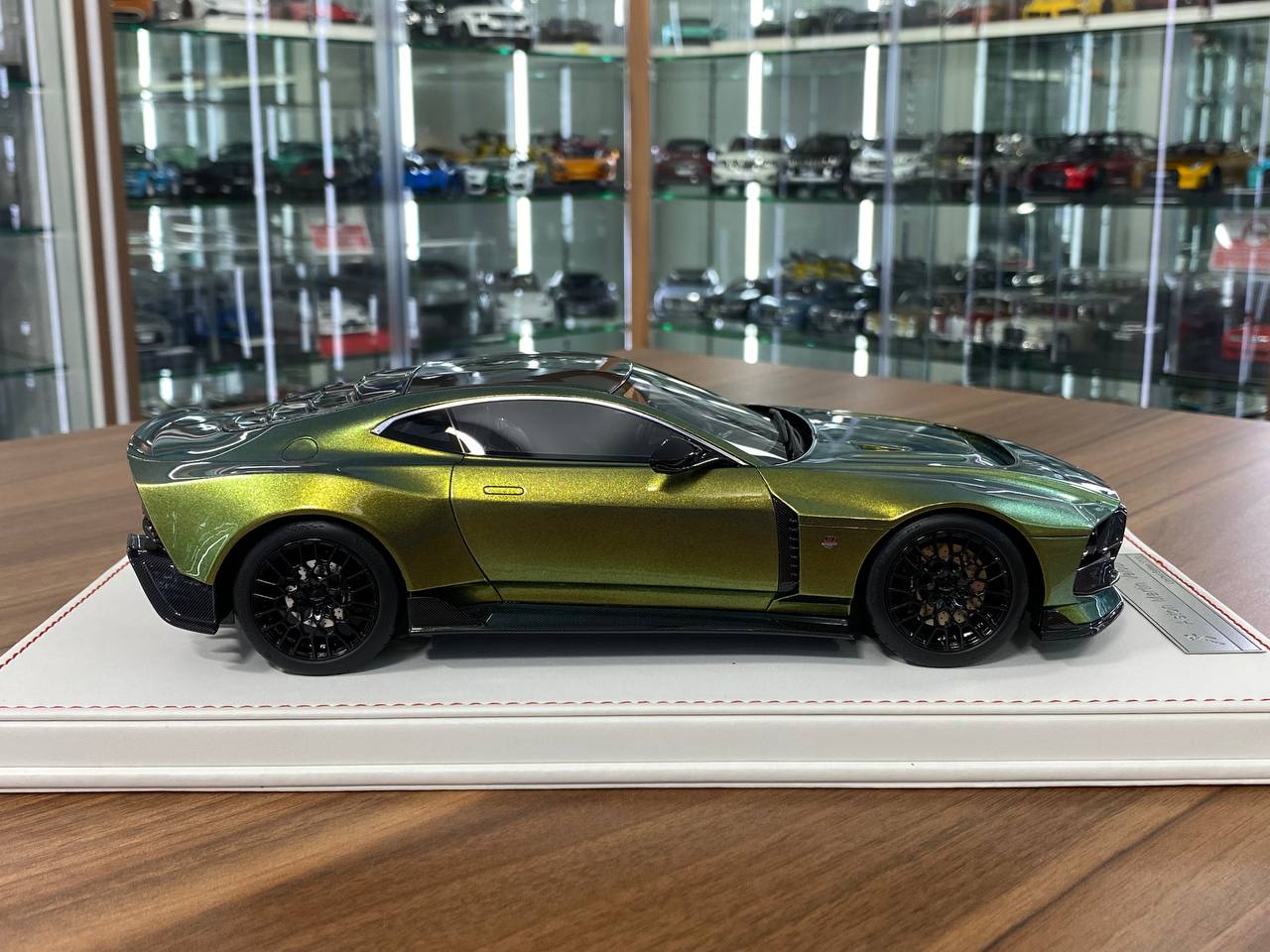 1/18 Resin Aston Martin Valour by Runner Limited 30 pcs Verdant Jade