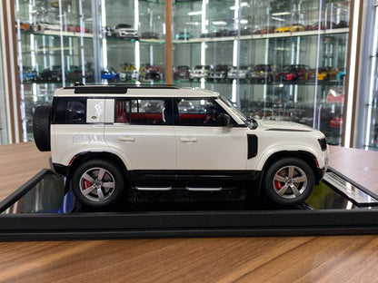 1/18 Resin MotorHelix Land Rover Defender 110 Pearl White Limited 50 pcs