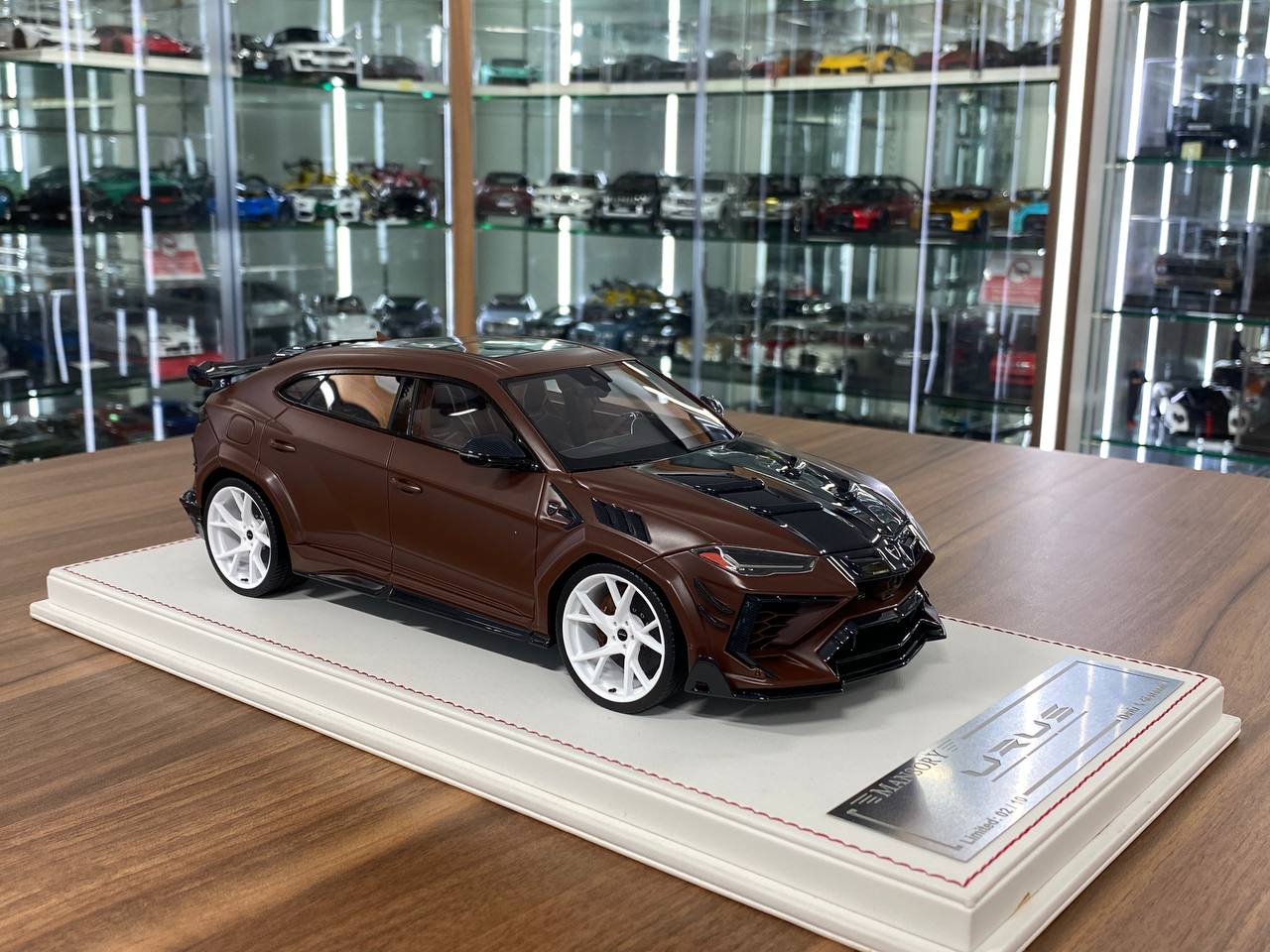 1/18 Resin Lamborghini Urus MANSORY Davis & Giovanni Gloss Brown