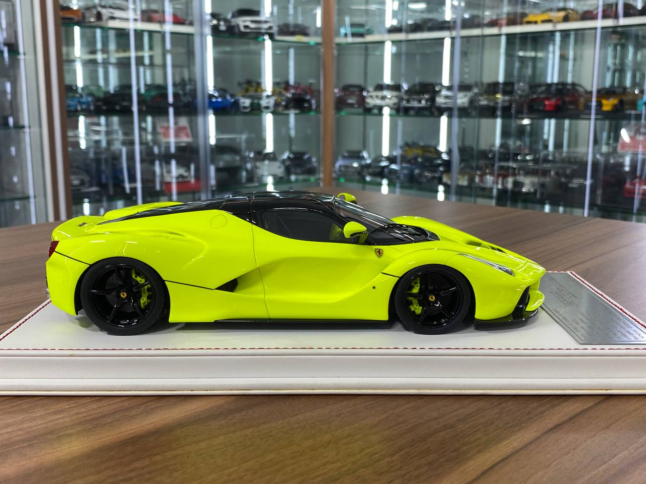 1/18 Ferrari LaFerrari by Davis & Giovanni fluorescent yellow with Black Roof