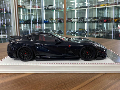 1/18 Resin model  Davis & Giovanni Ferrari 812 Superfast SVR Limited Edition 10 pcs carbon fibre red/black interior