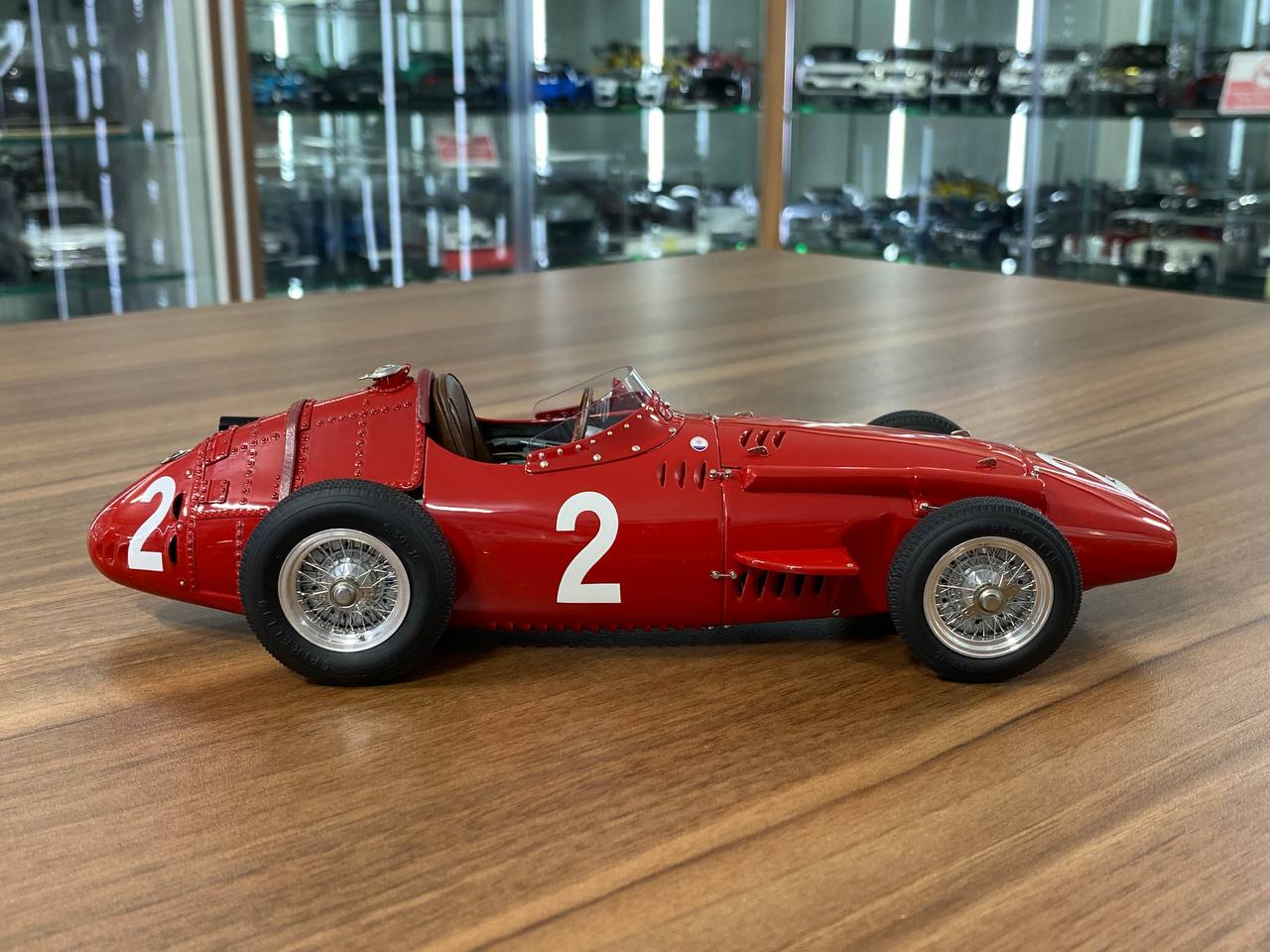 CMC Maserati 250 F GP Frankreich 1957, Winner JM. Fangio #2 [1/18 Diecast]