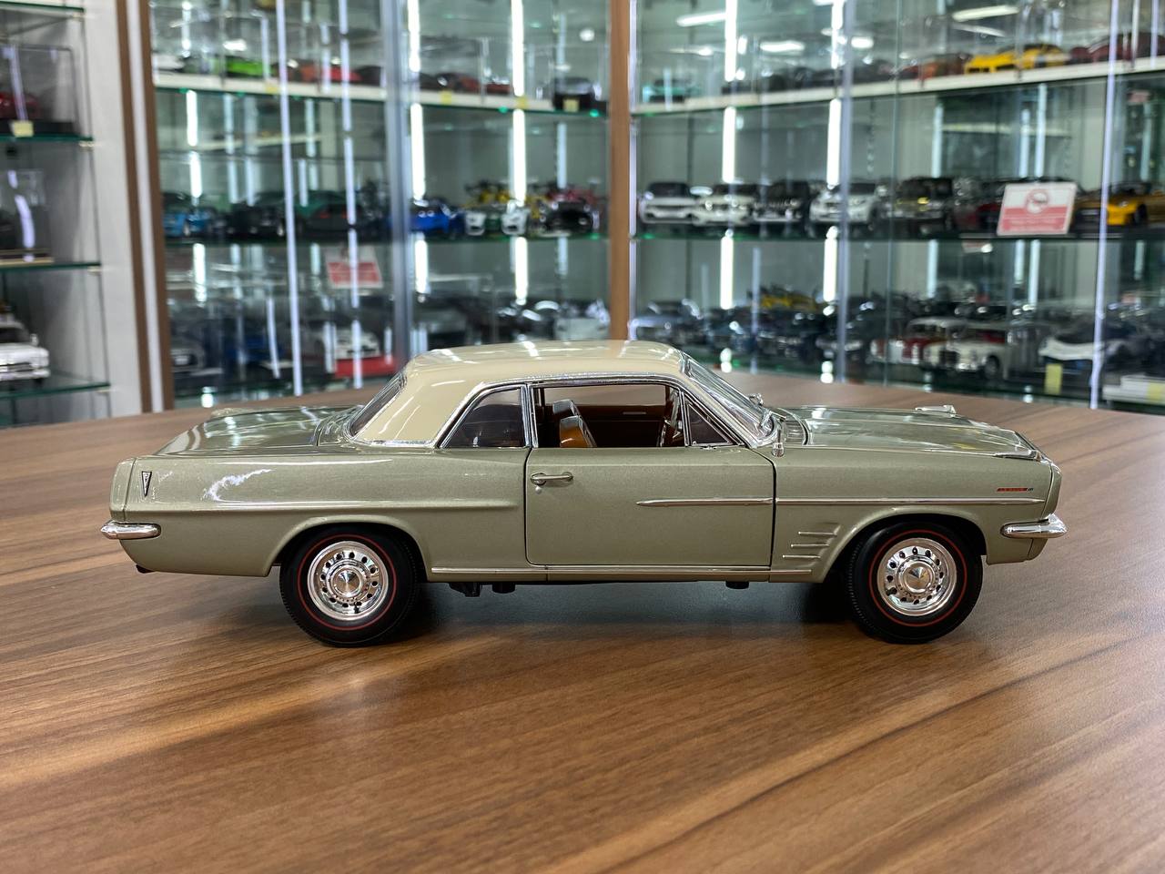 Highway 61 Pontiac LeMans Coupe 1963 -[1/18 Diecast, Green