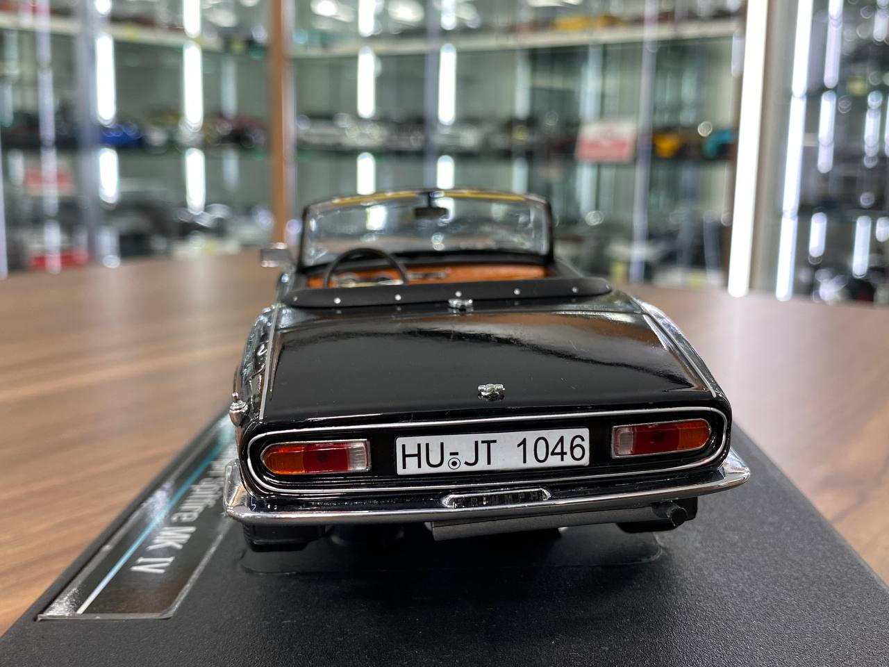 1/18 Diecast Sun Star Triumph Spitfire MK IV BLACK 1970 Miniature Car