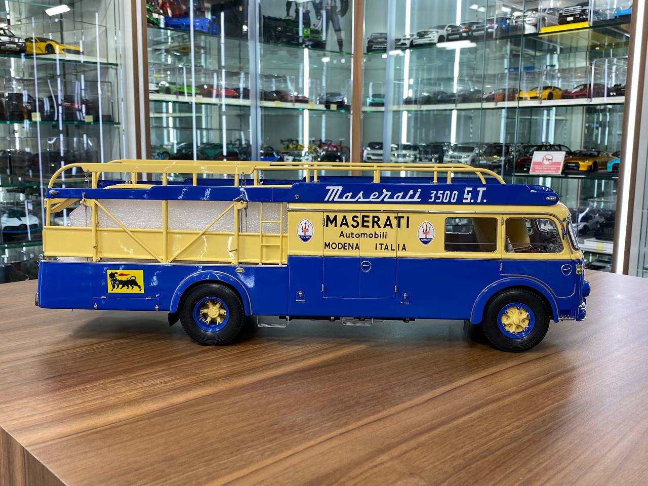 CMC Fiat 642 RN2 Bartoletti, 1957 Maserati Renntransporter [ 1/18 Diecast, Blue/ Yellow]