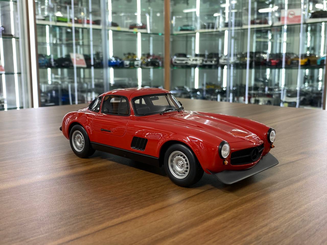 1/18 Mercedes-Benz AMG 300SL Red Model Car by Otto