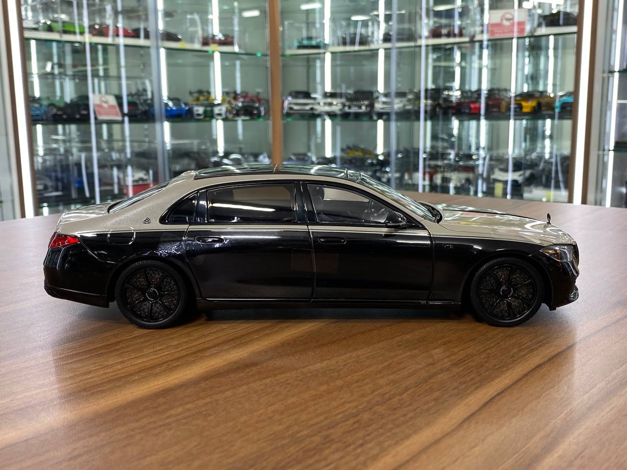1/18 Diecast Mercedes-Maybach S680 Night Series Mojave Silver Black Almost Real
