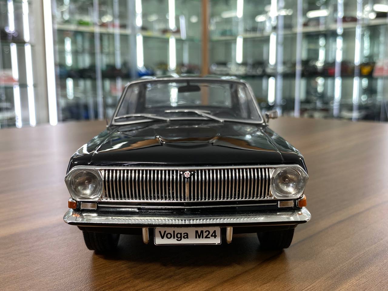 1/18 Resin Volga M-24 MCG Black Model Car