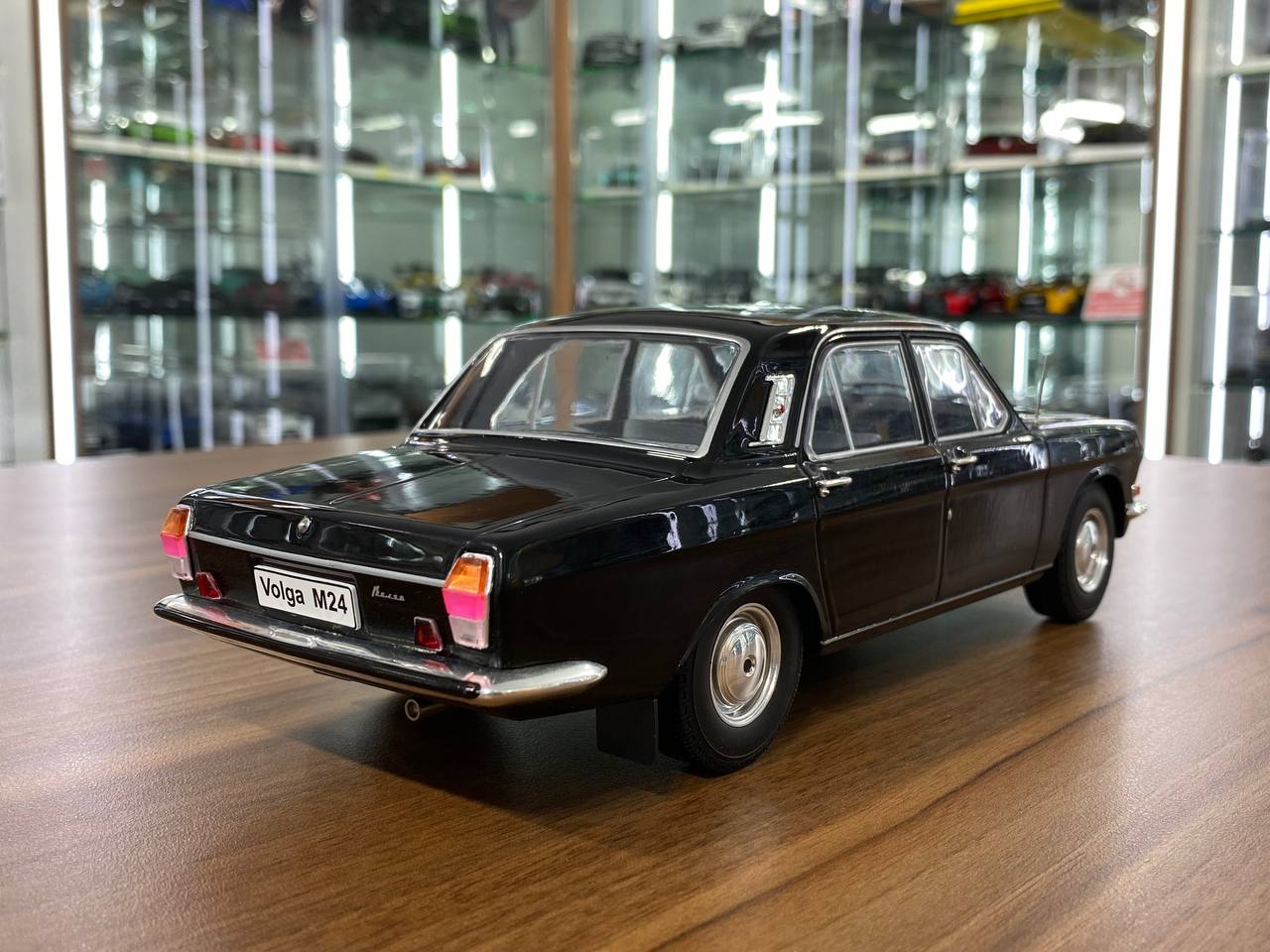 1/18 Resin Volga M-24 MCG Black Model Car