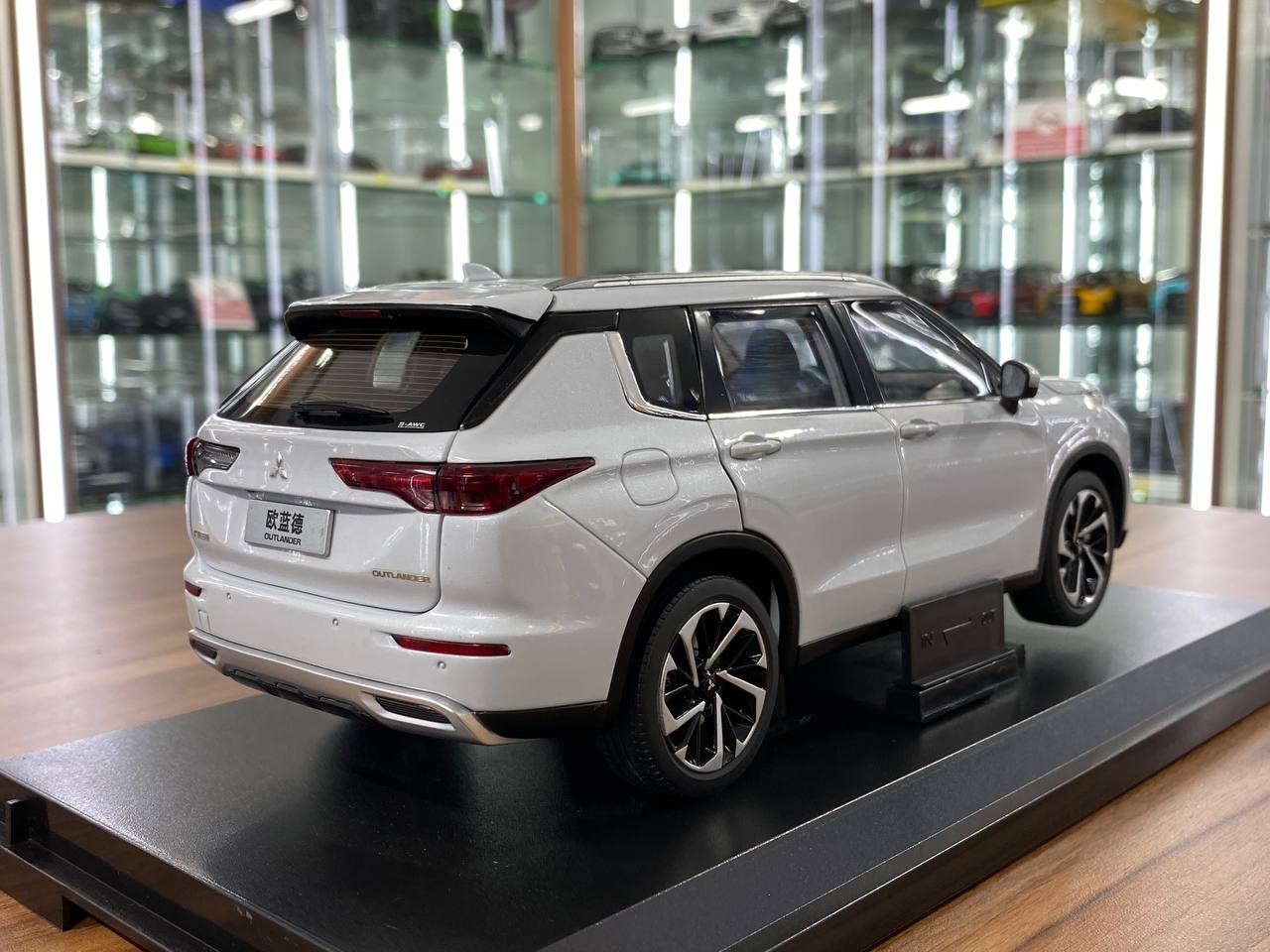1/18 Diecast Mitsubishi Outlander GAC white model car