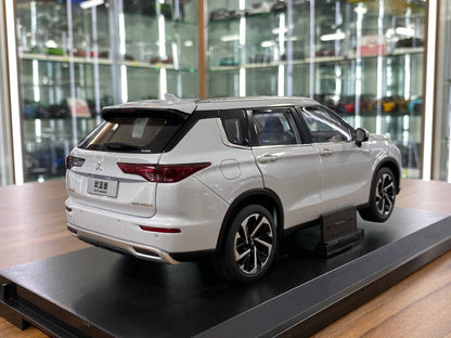 1/18 Diecast Mitsubishi Outlander GAC white model car