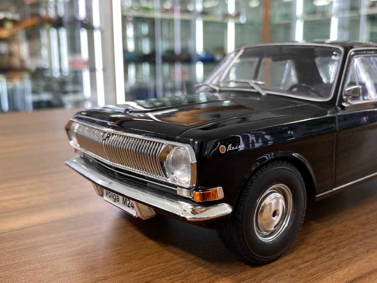 1/18 Resin Volga M-24 MCG Black Model Car
