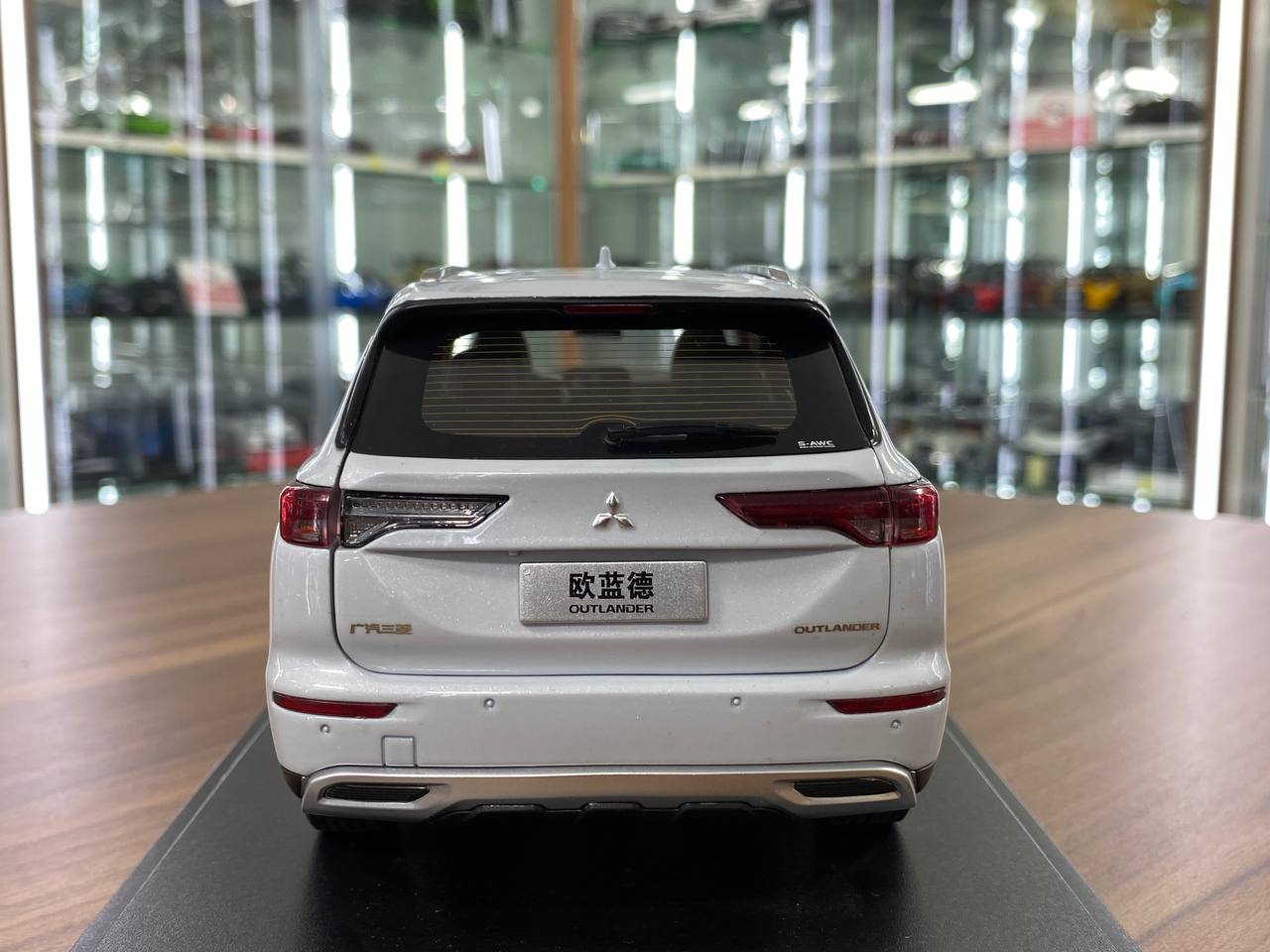 1/18 Diecast Mitsubishi Outlander GAC white model car