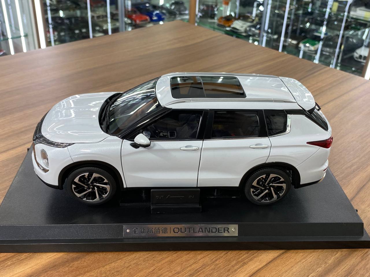 1/18 Diecast Mitsubishi Outlander GAC white model car – dturman.com