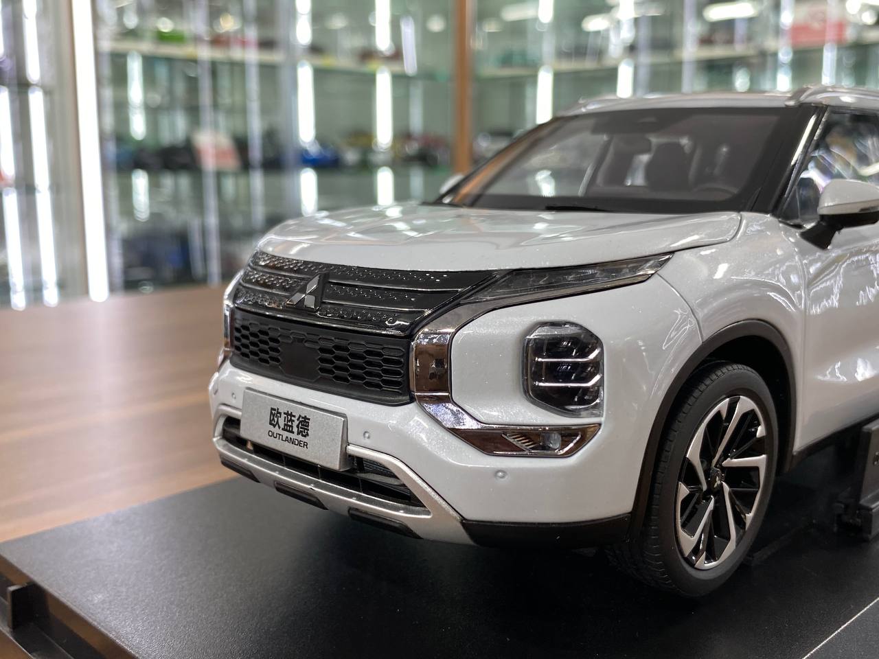 1/18 Diecast Mitsubishi Outlander GAC white model car – dturman.com