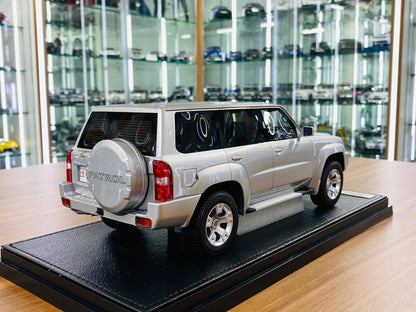 Ivy Model 1/18 Nissan Patrol Safari Y61 – Silver, Limited Edition