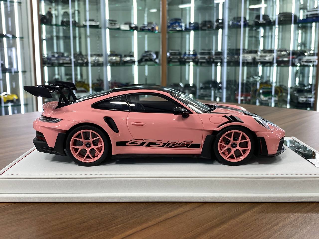 Ivy Model 1/18 Porsche 911 992 GT3 RS Weissach – Pink Sakura, Limited to 25 pcs.