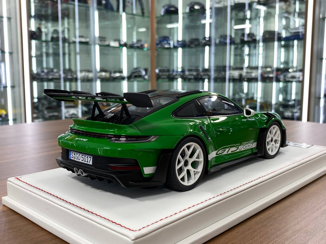 Ivy Model 1/18 Porsche 911 992 GT3 RS Weissach – Python Green with White Wheels, Limited to 20 Pcs
