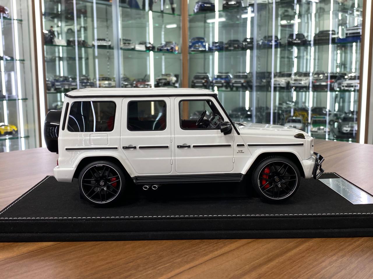 1/18 Resin Model - Mercedes-Benz AMG G63 with Removable Grill (White/Red Interior)