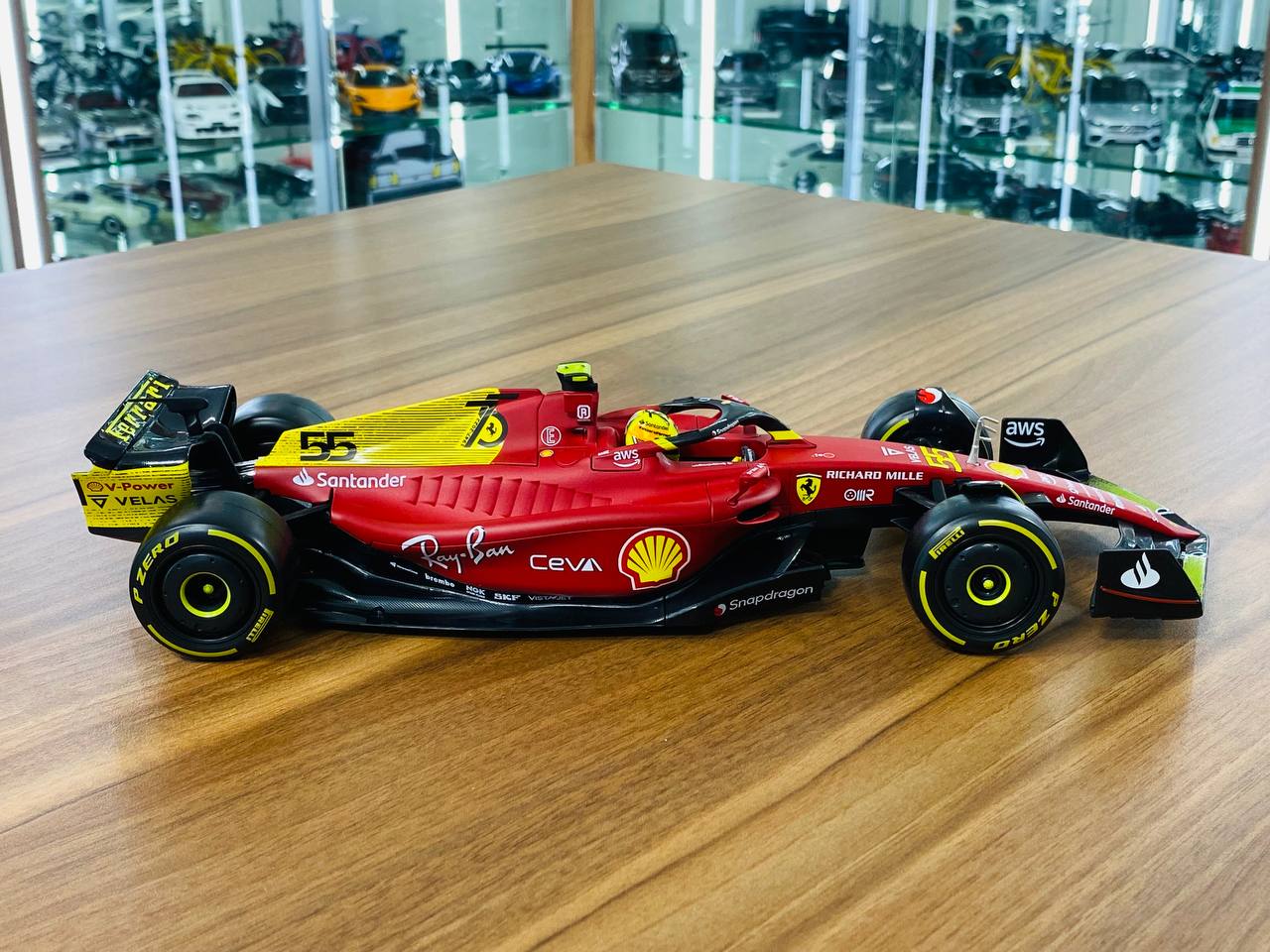 1/18 Metal Diecast Bburago Ferrari F1-75 C.Sainz #55 (2022) Matt Red/Yellow