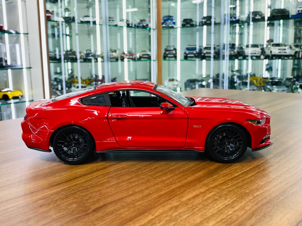 1/18 Diecast Full opening  Maisto Ford Mustang 2015 in Red