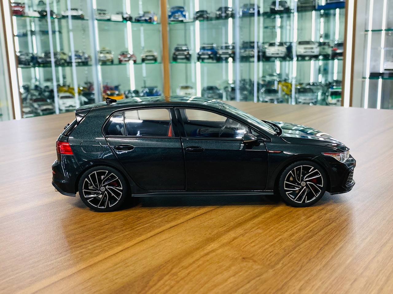 1/18 Diecast - VolksWagen Golf GTI 2021 Black metallic by Norev