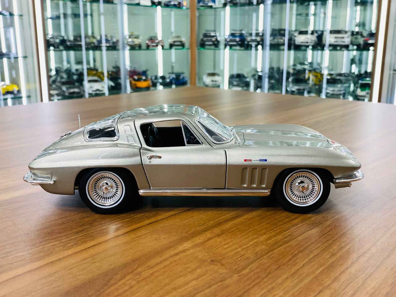 1/18 Diecast Maisto Chevrolet Corvette 1965 Silver