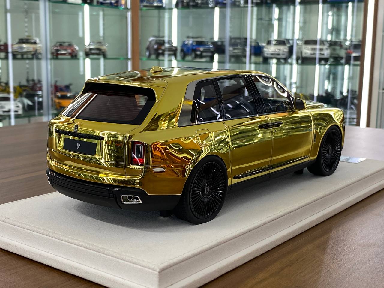 1/18 Resin GL Models Rolls Royce Cullinan Gold Chrome Limited to 15 pcs