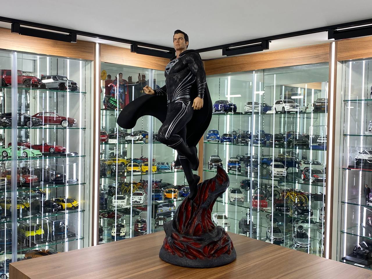 SUPERMAN  Black Suit “Justice League” Figure