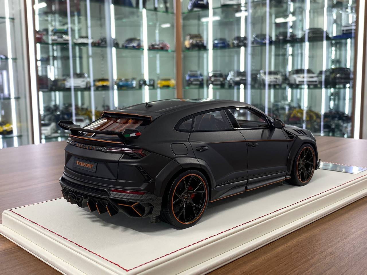 1:18 Resin Model - Davis & Giovanni Lamborghini URUS Mansory